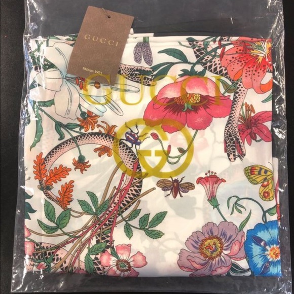 Women’s Gucci Scarf - Picture 1 of 2